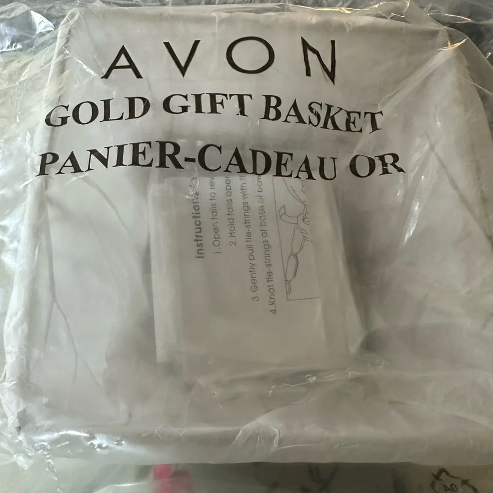 Avon Luxurious Gold Gift Set